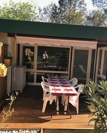 ホリデーパーク Village Aux Villages Sous Les Pins *