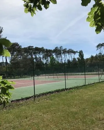 Village Aux Villages Sous Les Pins ホリデーパーク *