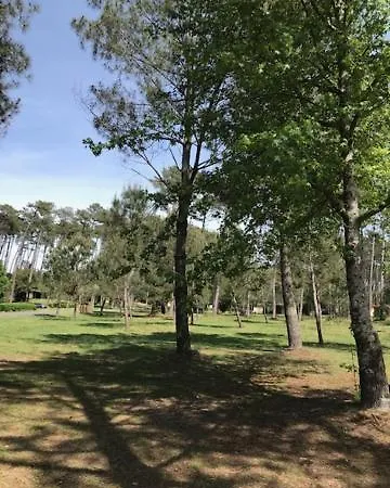 ホリデーパーク Village Aux Villages Sous Les Pins *