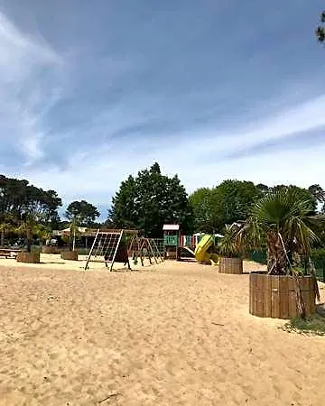 ホリデーパーク Village Aux Villages Sous Les Pins *